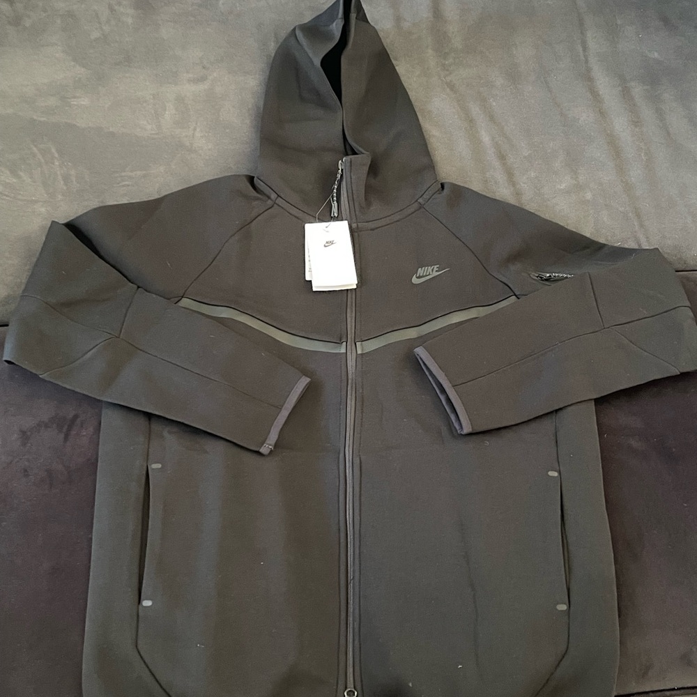 NIKE TECH FLEECE WINDRUNNER FULL-ZIP JACKET SIZE LARGE FITS MEDIUM